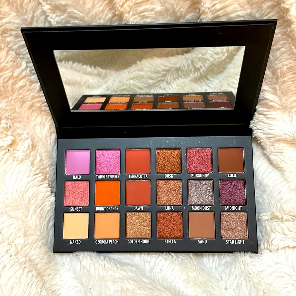 Kab Cosmetic Day + Night Eyeshadow Palette